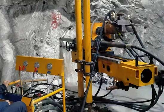 KY-500型全液压坑道探矿钻机水平钻孔现场视频案例 坑道内绳索取芯钻机工作现场视频