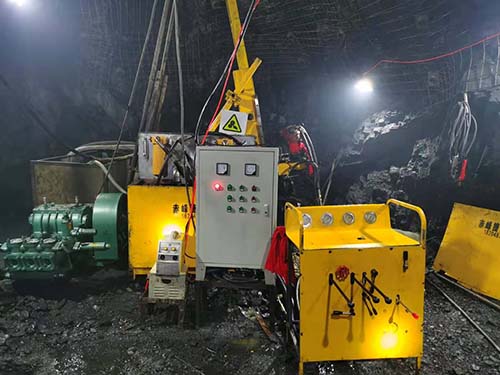 KY-500型全液压坑道探矿钻机下斜孔钻探工作现场视频案例  绳索取芯现场