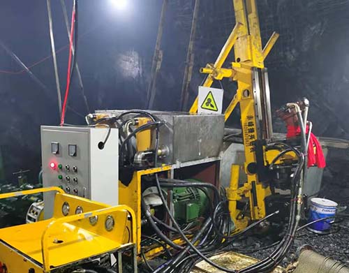 KY系列全液压坑道探矿绳索取芯钻机任意倾角钻探取芯视频案例 钻机工作现场