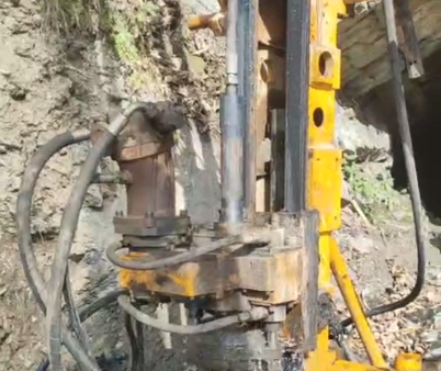 KY-500型全液压坑道钻机垂直向下钻孔现场视频案例 坑道钻机工作现场视频